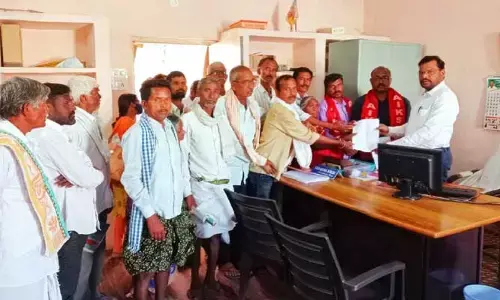 కాళేశ్వరం ప్రాజెక్టు ముంపుబాధిత రైతులు ధర్నా..