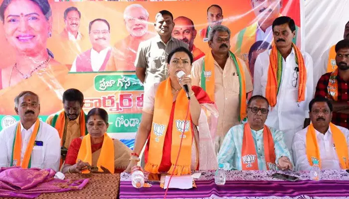 ఎలక్షన్లు వస్తేనే.. ఉద్యోగాల నోటిఫికేషన్లు ఎలక్షన్లు వస్తేనే.. ఉద్యోగాల నోటిఫికేషన్లు