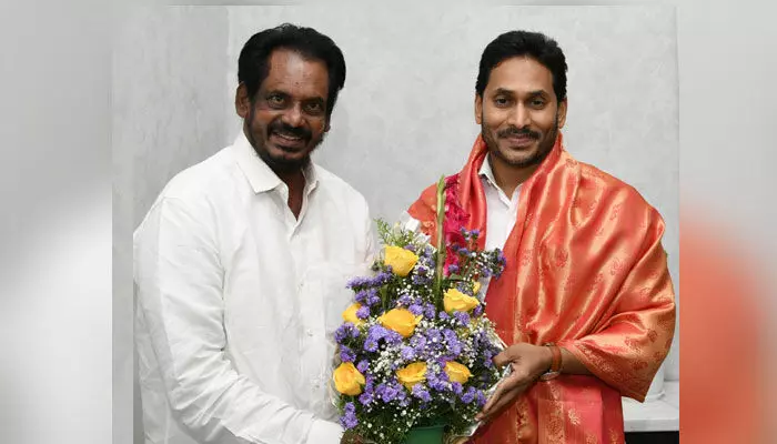 YSRCP స్థానిక సంస్థల ఎమ్మెల్సీ అభ్యర్థిగా కుడుపూడి సూర్యనారాయణ రావు YSRCP స్థానిక సంస్థల ఎమ్మెల్సీ అభ్యర్థిగా కుడుపూడి సూర్యనారాయణ రావు