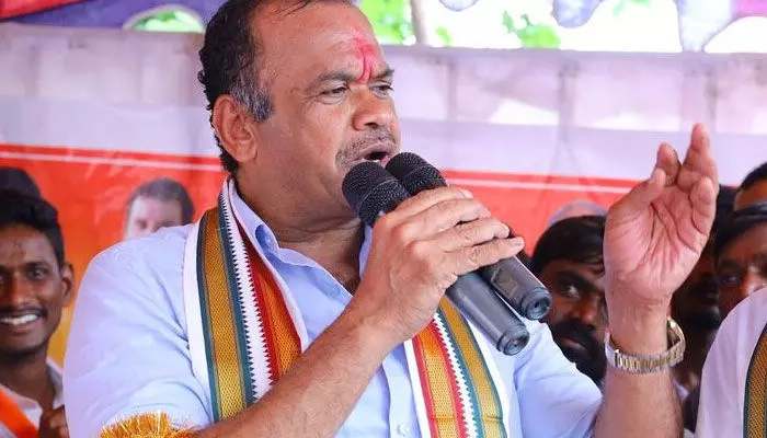 పొత్తు ఉంటుందని నేను చెప్పలేదు.. నా వ్యాఖ్యలు వక్రీకరించారు: కోమటిరెడ్డి పొత్తు ఉంటుందని నేను చెప్పలేదు.. నా వ్యాఖ్యలు వక్రీకరించారు: కోమటిరెడ్డి