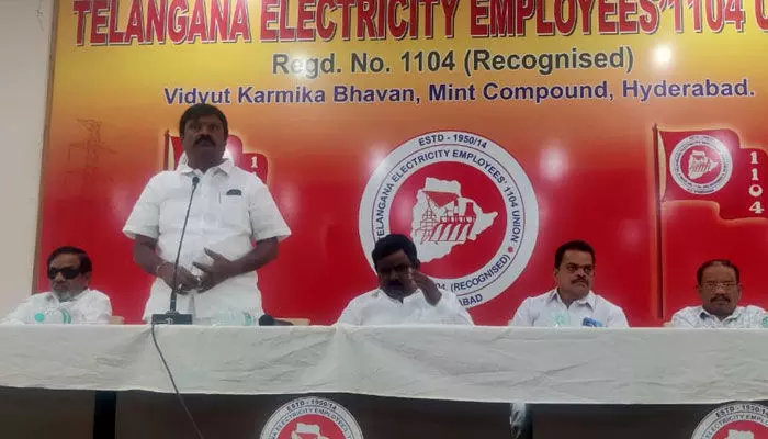 విద్యుత్ ఉద్యోగుల సమస్యలు పరిష్కరించాలి విద్యుత్ ఉద్యోగుల సమస్యలు పరిష్కరించాలి