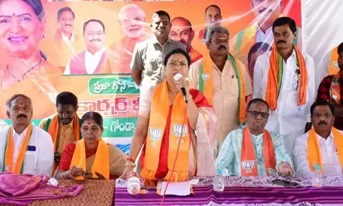 ఎలక్షన్లు వస్తేనే.. ఉద్యోగాల నోటిఫికేషన్లు