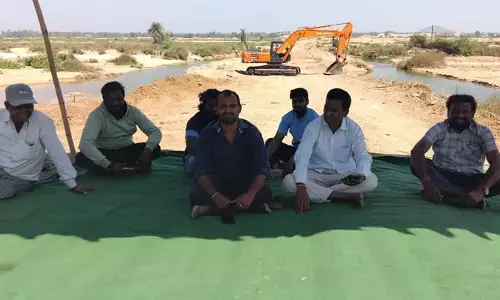 ఇసుక తవ్వకాలు ఆపండి..