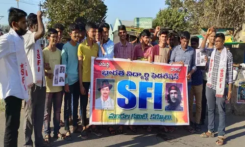 పోలీసులపై చర్యలు తీసుకోవాలి.. ఎస్ఎఫ్ఐ