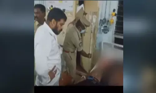 వైసీపీ ఎమ్మెల్యే అనిల్ అనుచరుడు సమీర్ కు కత్తిపోట్లు