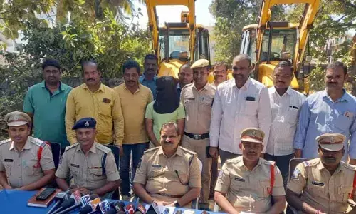 జేసీబీ దొంగలు అరెస్ట్