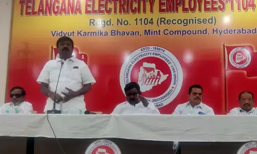 విద్యుత్ ఉద్యోగుల సమస్యలు పరిష్కరించాలి