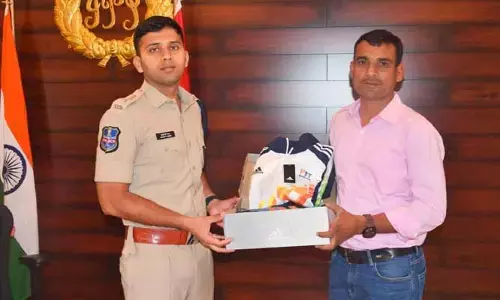 ఆల్ ఇండియా పోలీస్ బ్యాడ్మింటన్ టోర్నీకి సీఐ శ్రీనివాస్ ఎంపిక
