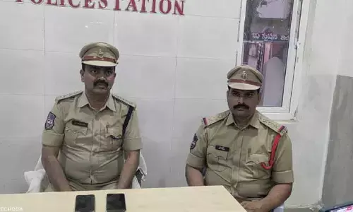 జర్నలిస్టుల పై దాడికి పాల్పడిన హోమ్ గార్డు సస్పెండ్