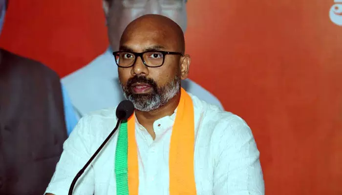 ప్రభుత్వ నిర్లక్ష్యంతో రైల్వే పనులు స్లో : ఎంపీ అర్వింద్ ప్రభుత్వ నిర్లక్ష్యంతో రైల్వే పనులు స్లో : ఎంపీ అర్వింద్