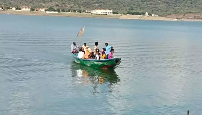 AP Telangana Border: నదిలో నరకం.. ఆందోళనలో శివభక్తులు AP Telangana Border: నదిలో నరకం.. ఆందోళనలో శివభక్తులు
