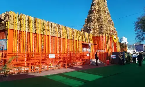 కొండగట్టు ఆలయ అలంకరణ పై విమర్శలు