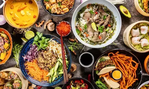 Food on Train: రైలు ప్రయాణీకులకు గుడ్ న్యూస్ : ఇక వాట్సాప్ లో ఆ సేవలు