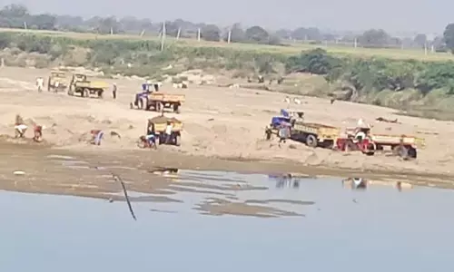 భలే ఉంది..!అక్రమ ఇసుక రవాణా..!