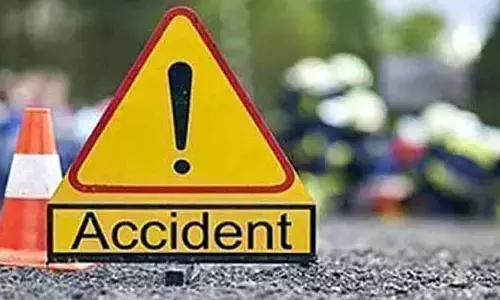 Tipper Lorry mayhem: ముగ్గురు ఎంసీఏ విద్యార్థులకు తీవ్రగాయాలు