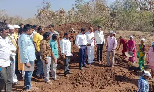 ఉపాధి కూలీలకు పని చూపించాలి..