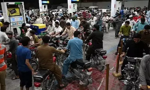 పెట్రోల్, డిజీల్‌పై మరో రూ.32 పెంపు!