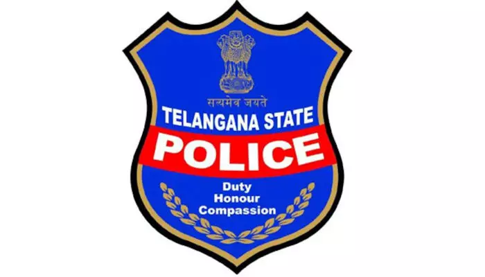 ఆ విషయంలో మినహాయింపు ఇవ్వాలని.. మహిళా ఎస్సై, కానిస్టేబుల్ అభ్యర్థుల ధర్నా ఆ విషయంలో మినహాయింపు ఇవ్వాలని.. మహిళా ఎస్సై, కానిస్టేబుల్ అభ్యర్థుల ధర్నా
