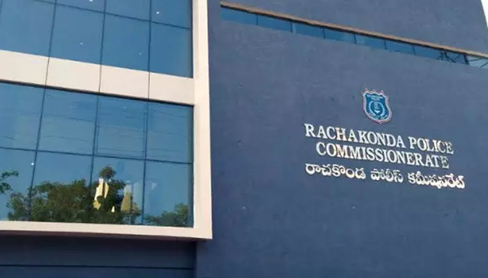 కోట్లు కొల్లగొట్టిన నకిలీ ఇన్సూరెన్స్ ఏజెంట్లు అరెస్ట్ కోట్లు కొల్లగొట్టిన నకిలీ ఇన్సూరెన్స్ ఏజెంట్లు అరెస్ట్