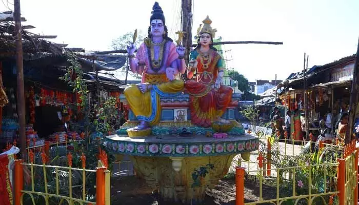 సంవత్సరానికి ఒకసారి మాత్రమే దర్శణం ఇచ్చే దేవాలయం ఎక్కడుందో తెలుసా? సంవత్సరానికి ఒకసారి మాత్రమే దర్శణం ఇచ్చే దేవాలయం ఎక్కడుందో తెలుసా?