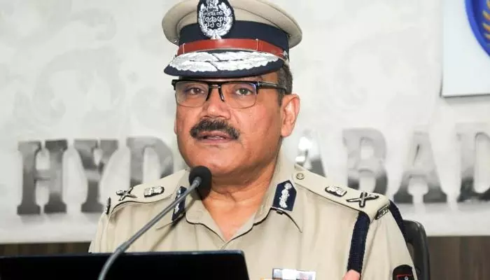 రైళ్లలో నేరాలను నియంత్రించాలి: DGP Anjani Kumar​