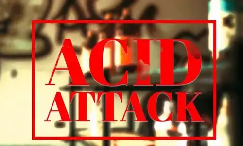 బ్రేకింగ్ : యాసిడ్ దాడి కలకలం