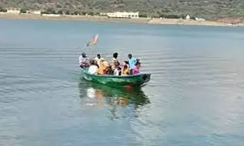 నదిలో నరకం.. ప్రాణభయంతో గడిపిన స్వాములు