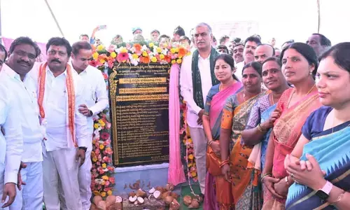 వంద పడకల ఆస్పత్రికి శంకుస్థాపన చేసిన మంత్రి  హరీష్ రావు..