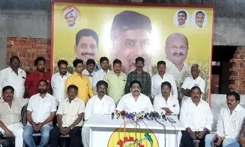 కొడాలి నాని ఓ ఊరకుక్క: టీడీపీ నేత బుద్దా వెంకన్న