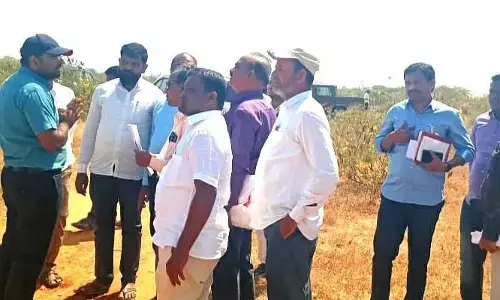 అనుగొండ పునరావాస కేంద్రాన్ని సందర్శించిన కలెక్టర్