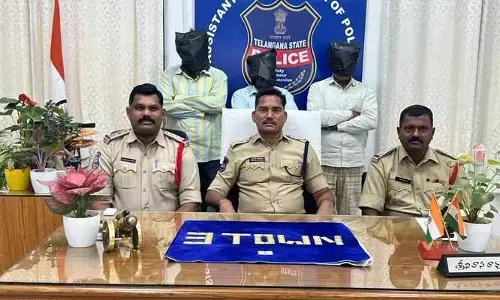 వెండికి బంగారం పూత పూసి అమ్ముదామనుకున్నారు... కానీ,....