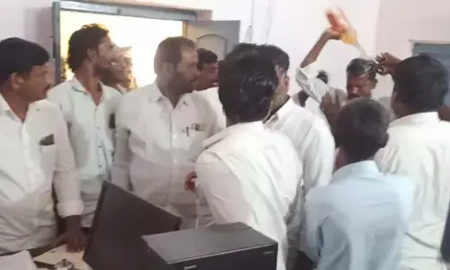 విరాసత్ చేయాలని రైతు ఆత్మహత్యాయత్నం..