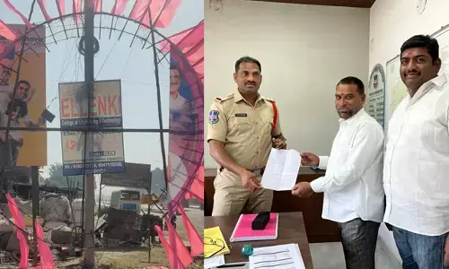 అక్కడ ఫ్లెక్సీ వార్.. ఆధ్యాత్మిక ఫ్లేక్సీలను చించివేసిన గుర్తు తెలియని వ్యక్తులు..