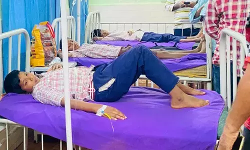 వికటించిన మధ్యాహ్న భోజనం..16 మంది విద్యార్థులకు అస్వస్థత