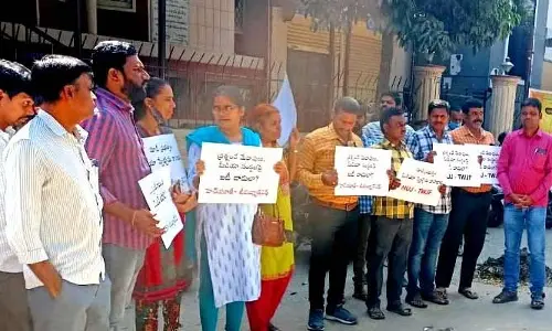 మీడియా స్వేచ్ఛను హరిస్తే సహించేది లేదు