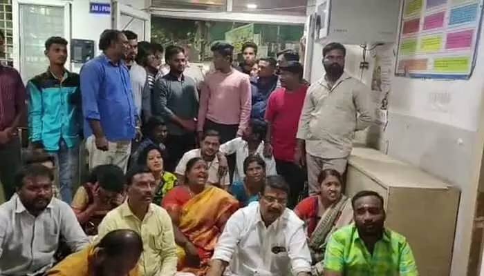 దాడి చేసిన ఎమ్ఐఎమ్ కార్పొరేటర్ పై కేసు నమోదు దాడి చేసిన ఎమ్ఐఎమ్ కార్పొరేటర్ పై కేసు నమోదు
