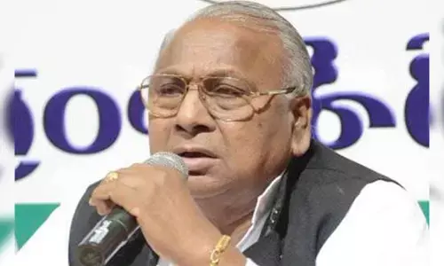 బీజేపీలో స్వాతంత్య్ర సమరయోధులు లేరు: వీహెచ్