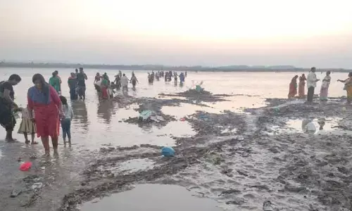 కనీస సౌకర్యాలు లేక భక్తుల ఇబ్బందులు..