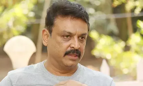 బ్రేకింగ్: సినీ నటుడు నరేష్ ఇంటిపై దాడి