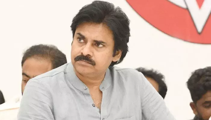 చంద్రబాబు కాన్వాయ్ అడ్డుకున్న పోలీసులు.. పవన్ కల్యాణ్ సీరియస్ చంద్రబాబు కాన్వాయ్ అడ్డుకున్న పోలీసులు.. పవన్ కల్యాణ్ సీరియస్