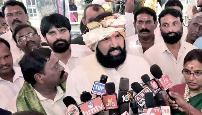 జాతరను రాజకీయం చేయొద్దు: ఎంపీ ఉత్తమ కుమార్ రెడ్డి జాతరను రాజకీయం చేయొద్దు: ఎంపీ ఉత్తమ కుమార్ రెడ్డి