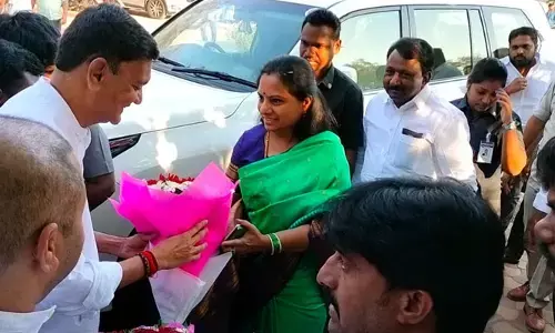 జోగులాంబ ఆలయాలను దర్శించుకోనున్న కవిత.. స్వాగతం పలికిన నాయకులు