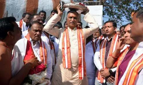 కేసీఆర్ రాజకీయాలకు మతాన్ని వాడుకోలేదు : హరీష్ రావు