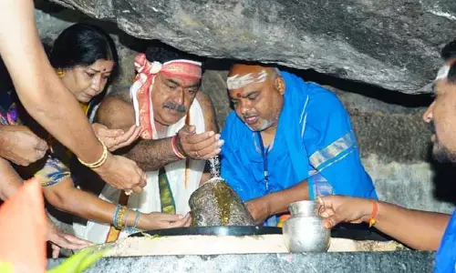 పాలకుర్తిలో ప్రత్యేక పూజలు నిర్వహించిన మంత్రి, ఎమ్మెల్యే