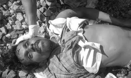 రైలు నుండి జారిపడి వ్యక్తి మృతి..