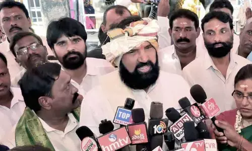 జాతరను రాజకీయం చేయొద్దు: ఎంపీ ఉత్తమ కుమార్ రెడ్డి
