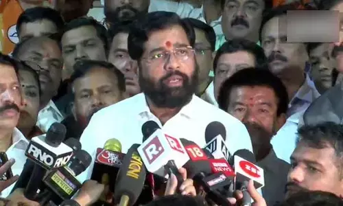 మేం దొంగలమా...? మీరేం మాట్లాడుతున్నారో మీకైనా అర్థమవుతుందా? : సీఎం