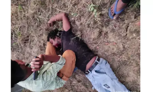 బైక్ అదుపుతప్పి: వ్యక్తి మృతి