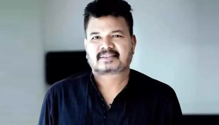 Shankar: రోబోలా మారిపోయిన డైరెక్టర్ శంకర్