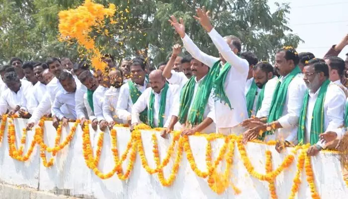 మండు వేసవిలో సైతం మత్తడులు దుంకుతున్నా నీళ్లు: మంత్రి హరీష్ రావు మండు వేసవిలో సైతం మత్తడులు దుంకుతున్నా నీళ్లు: మంత్రి హరీష్ రావు